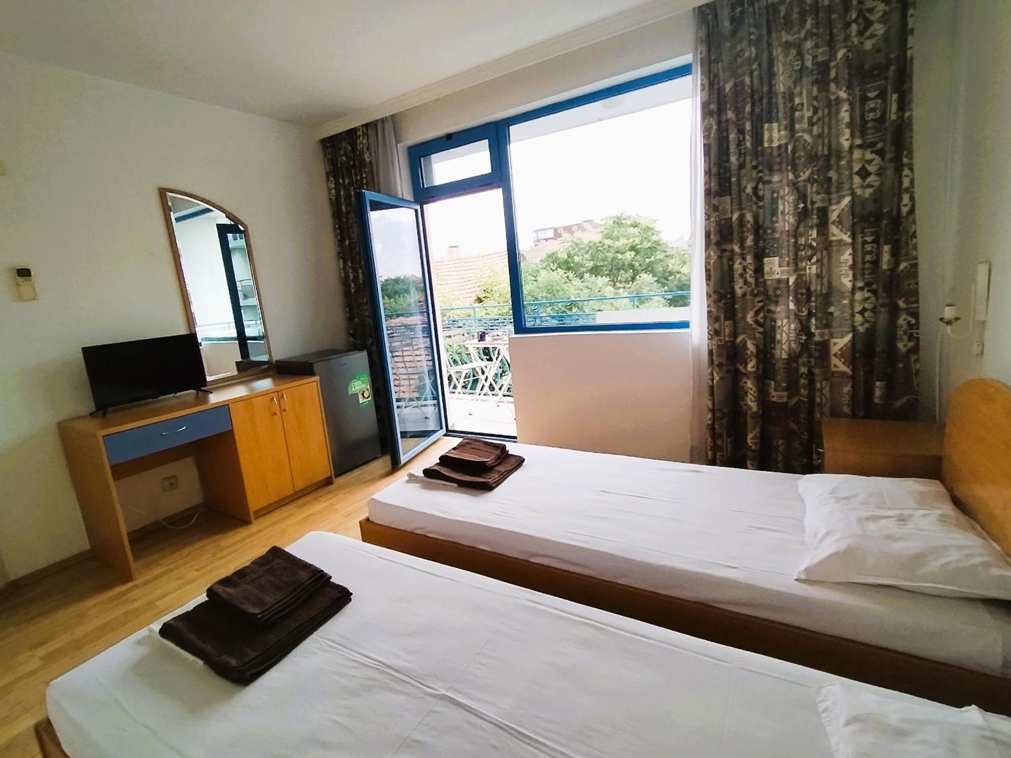 Lira Sto Apartments Πομόριε Εξωτερικό φωτογραφία