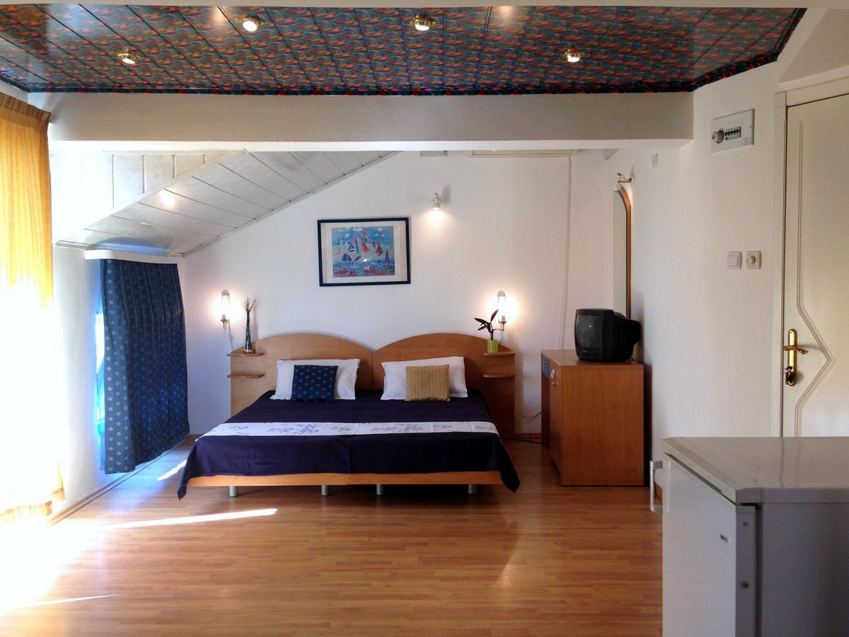 Lira Sto Apartments Πομόριε Εξωτερικό φωτογραφία